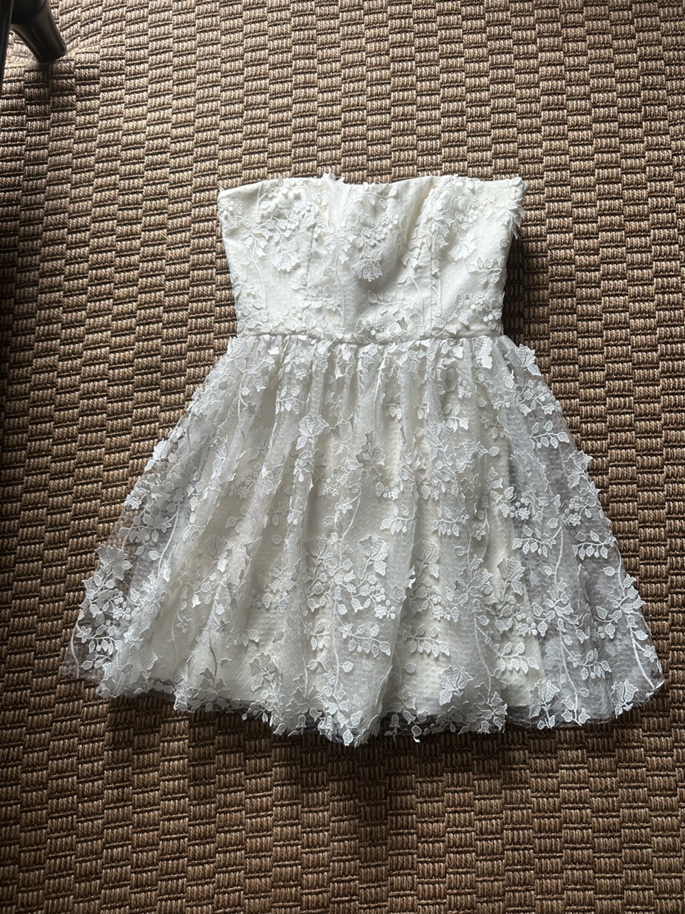 Monique Lhuillier Strapless White Lace Mini Wedding Dress